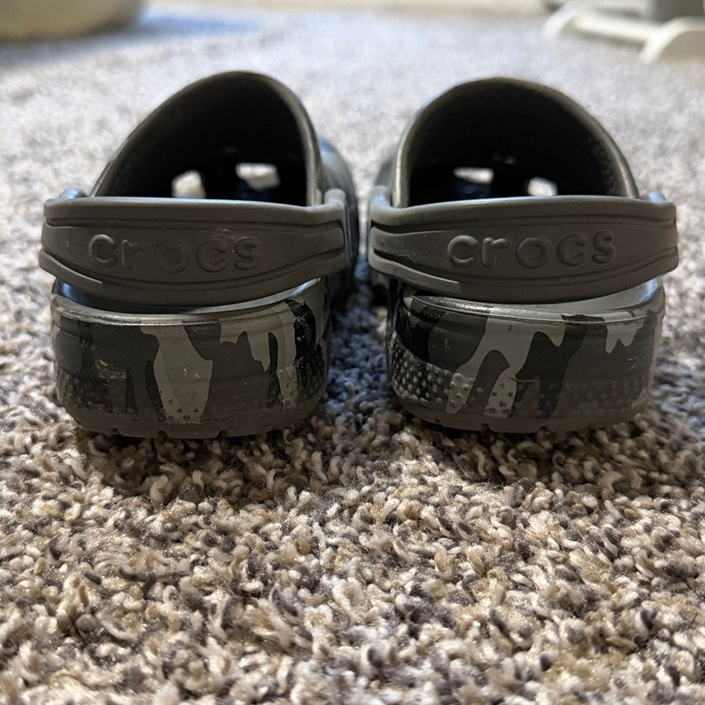 Camo Toddler Crocs C9 - Picture 2 of 6